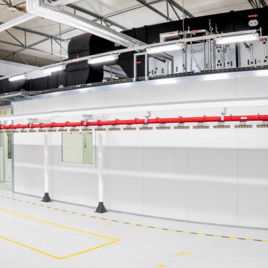Eco-Line | Nowy styl | Automatyczna malarnia proszkowa. Clean room i przenośnik.
