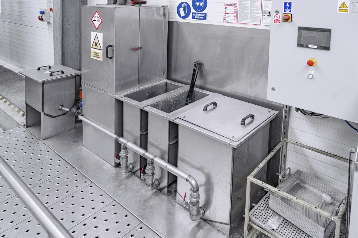 Wytrawiarka do zawieszek